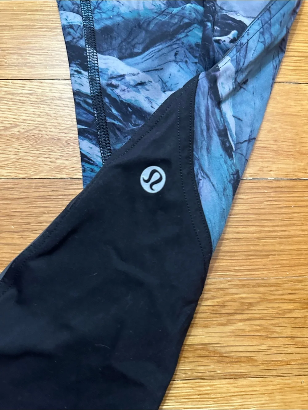 Lululemon Run to Reset Tight Size 12 Black / Frozen Island Multi